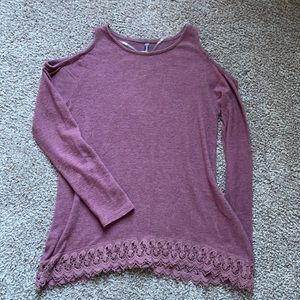 Massini long sleeve shoulder-less shirt with lace trim in dusty rose